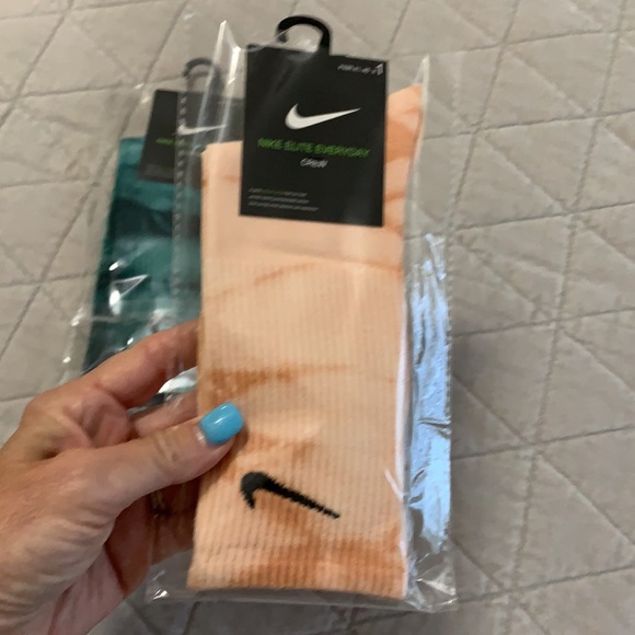 Nike Tie Dye Crew Socks, NEW - Picture 6 of 7